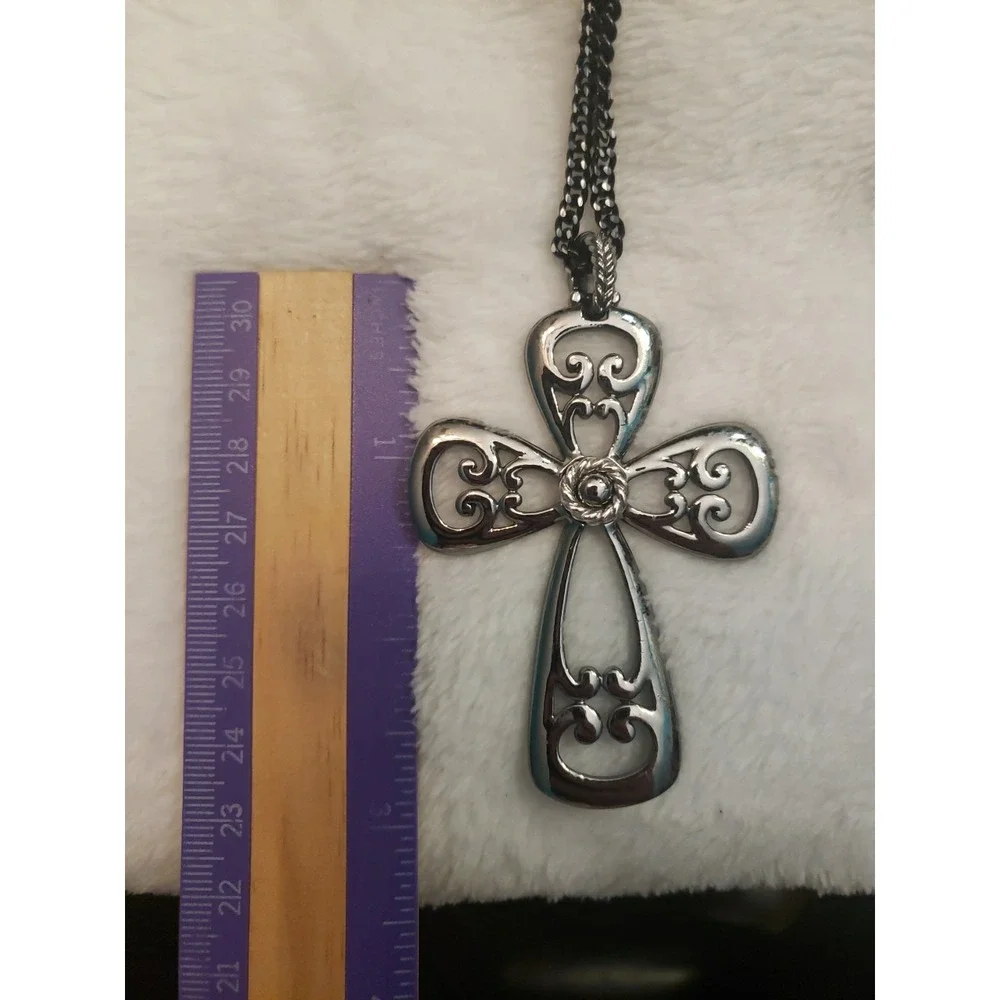 Sarah Coventry Romanesque gunmetal gray black cross pendant necklace 24" chain - Picture 5 of 5